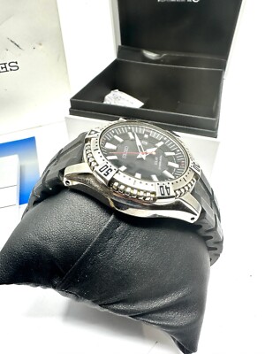 Seiko Solar Analogue 200m Diver's Watch. Boxed with papers. Case