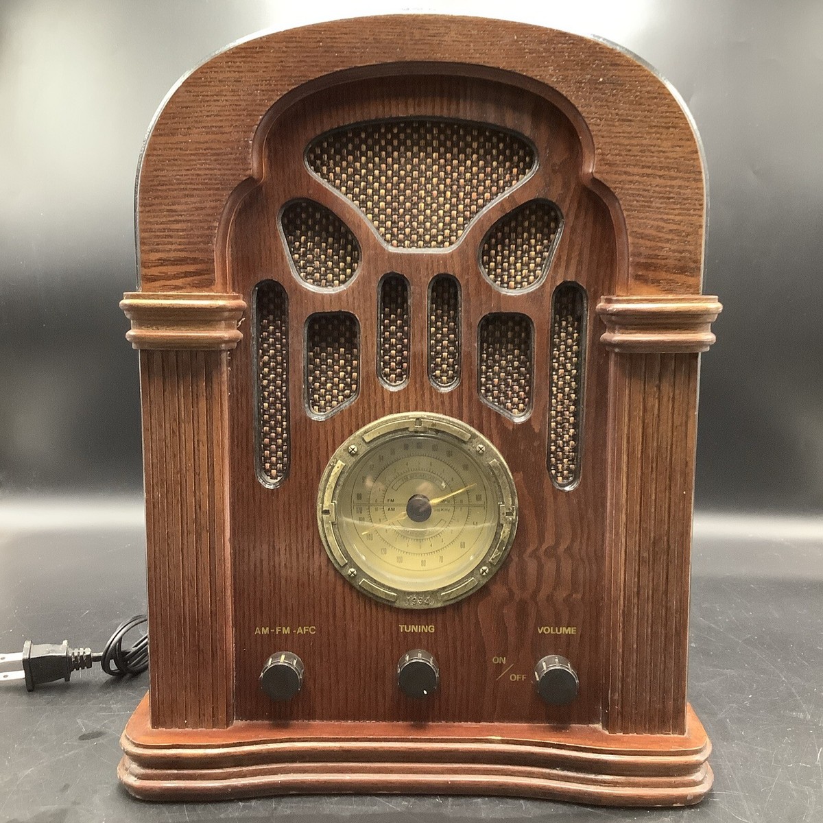 Vintage Collector's Edition AM/FM Radio Cassette Player Model LW