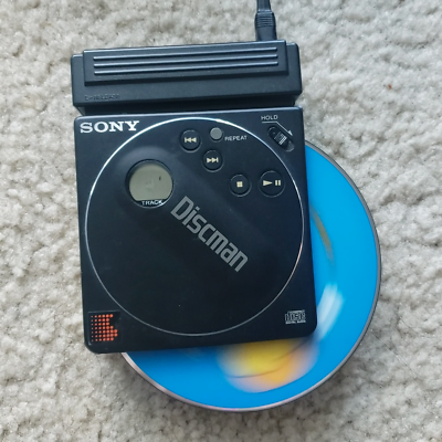 SONY D-88 DISCMAN mini cd player with original accessories, Almost