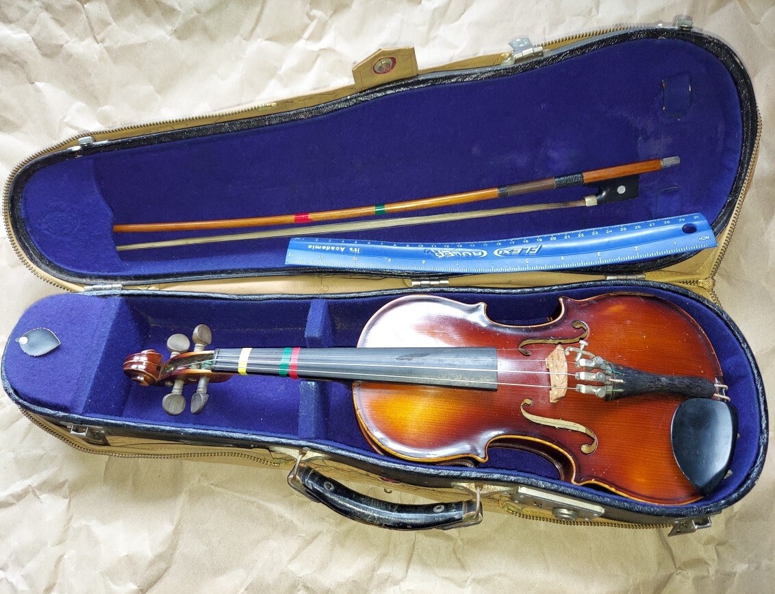 Suzuki model 102 sized 1/4 violin, Japan 1966, Very Good Condition