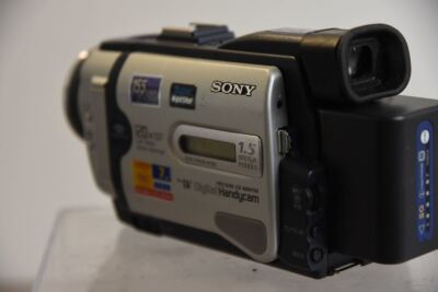 Sony Handycam DCR-TRV30 Camcorder Record Transfer Mini DV Tapes