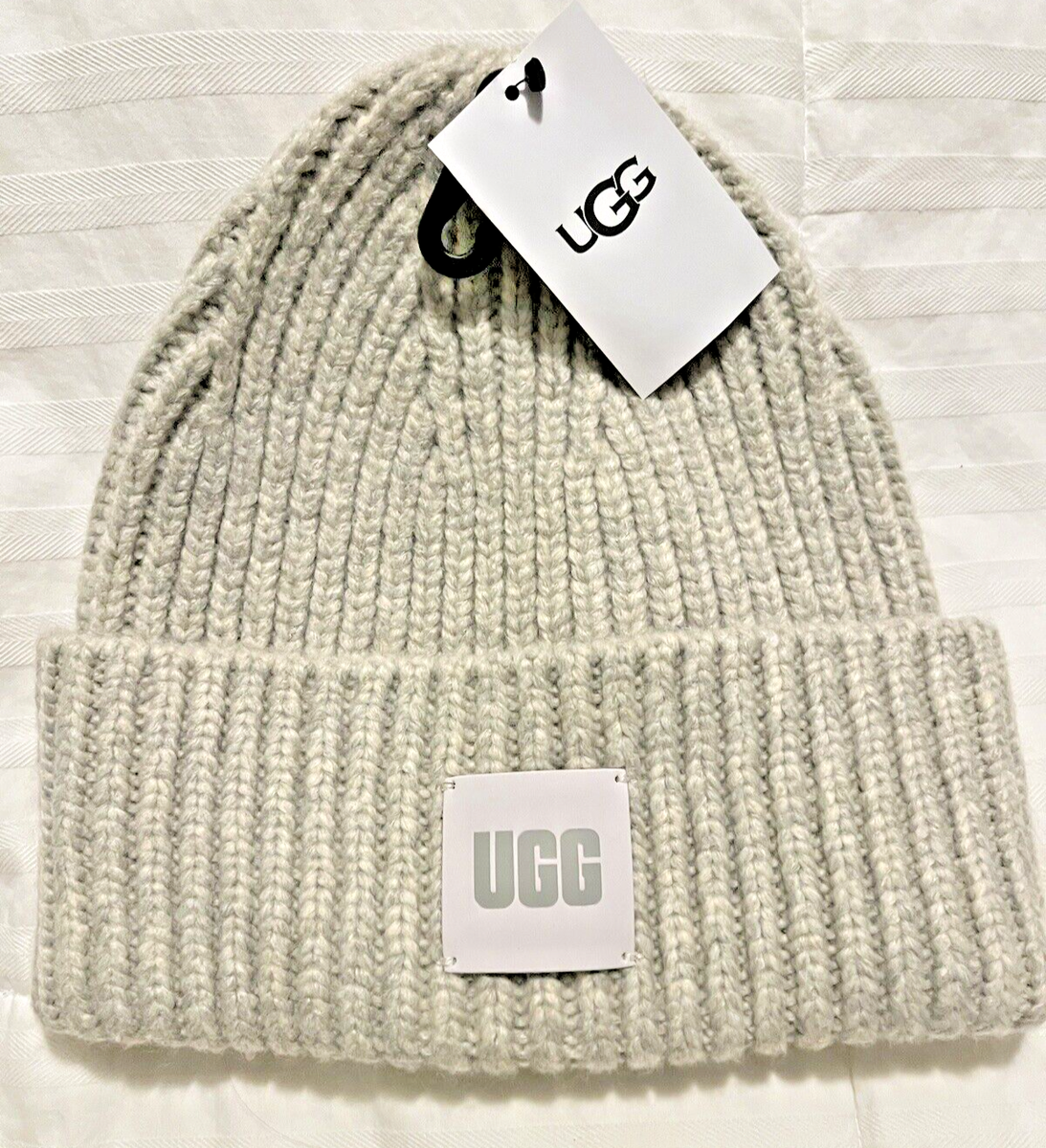 UGG Chunky Rib-Knit Logo Patch Beanie Light Grey NWT | eBay