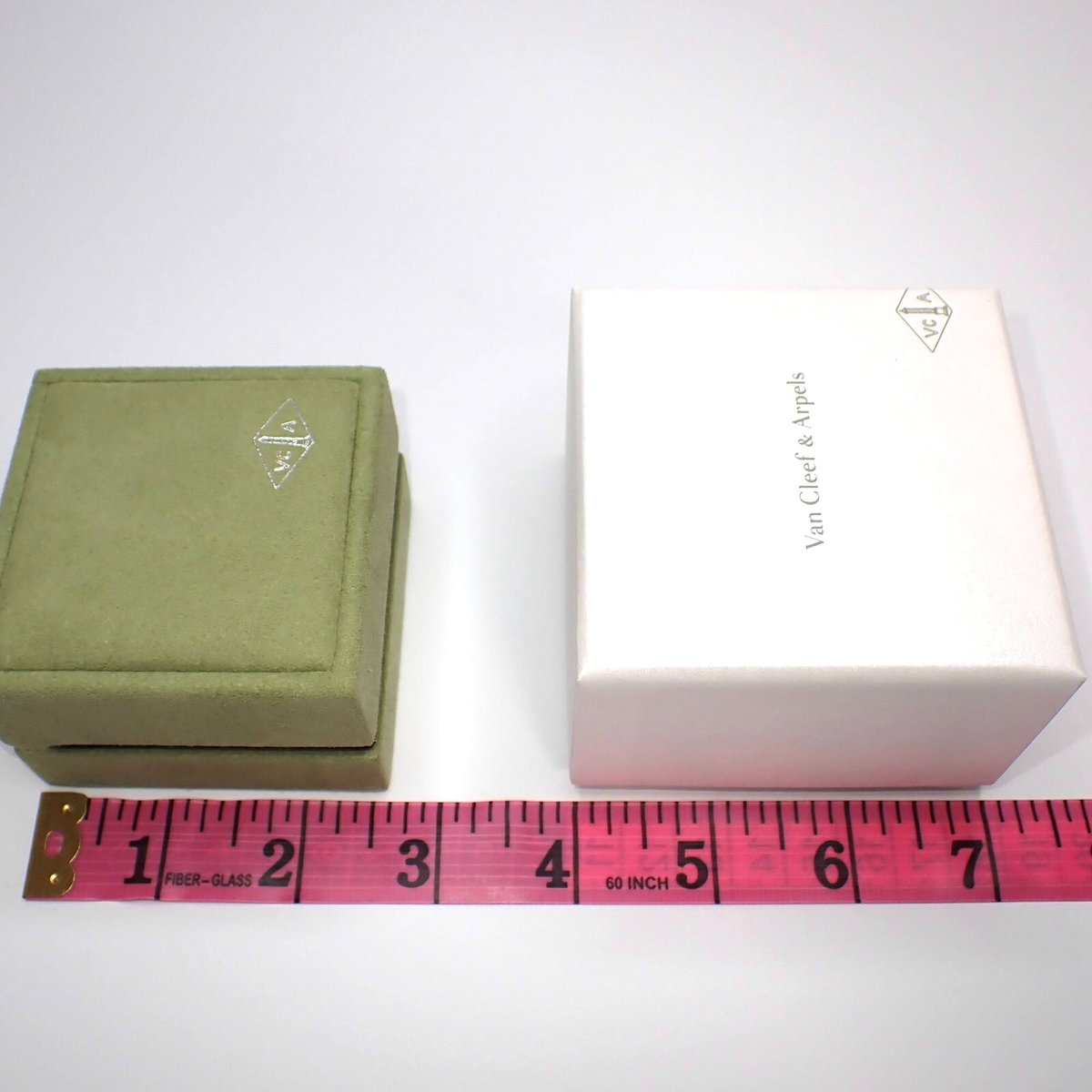 Van cleef & Arpels genuine Earrings case Green suede VCA Jewelry