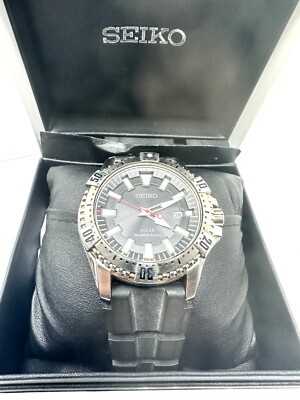 Seiko Solar Analogue 200m Diver's Watch. Boxed with papers. Case