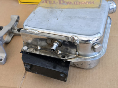 HARLEY DAVIDSON IRONHEAD SPORTSTER 1970-78 XLCH LUNCH BOX OIL TANK