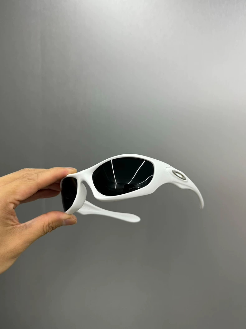 Oakley 00s Monster Dog Vintage Sunglasses White Frame Black Lenses