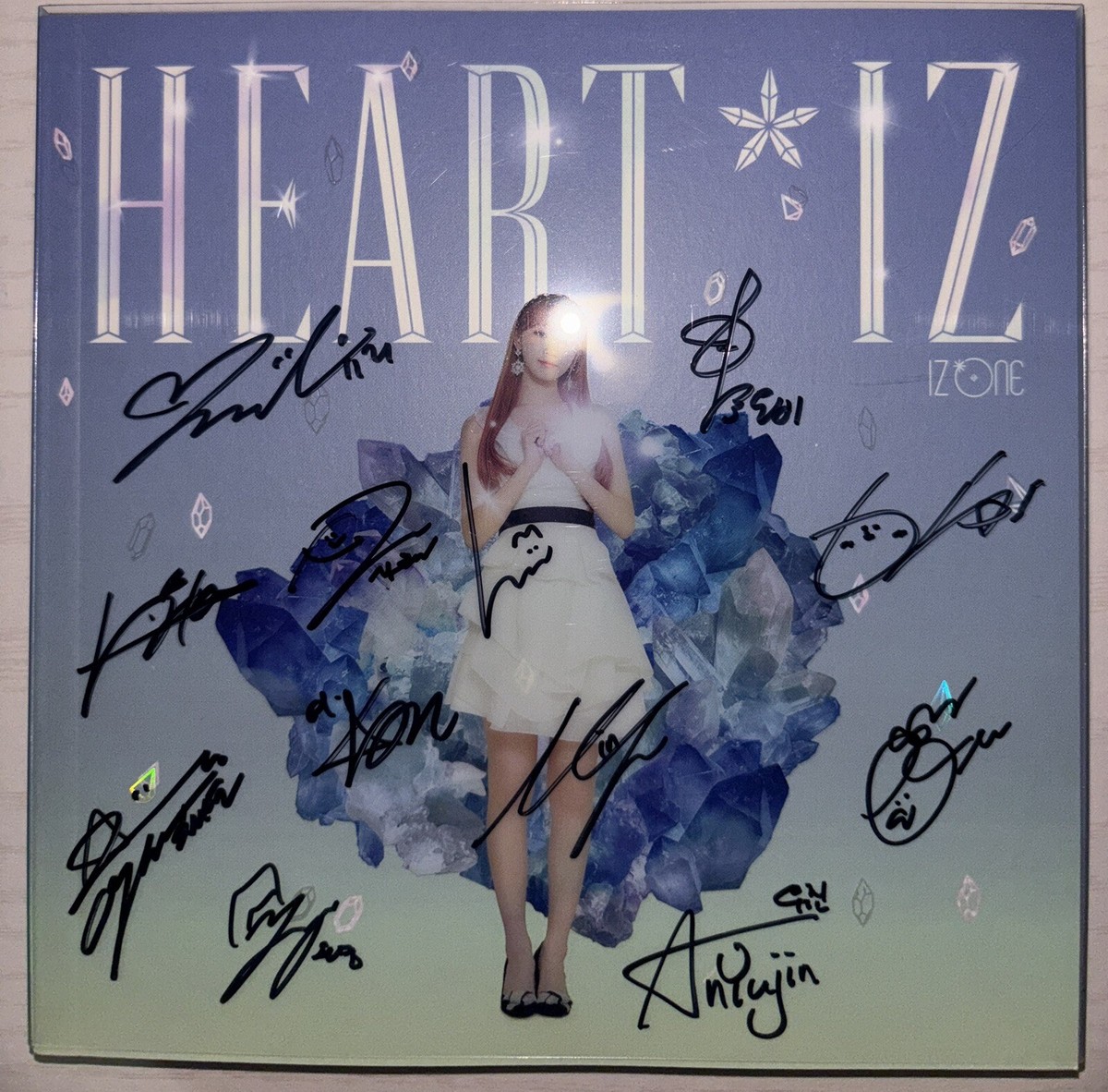 IZ*ONE [HEART*IZ] All Member Autographed Signed Album IZONE Mint