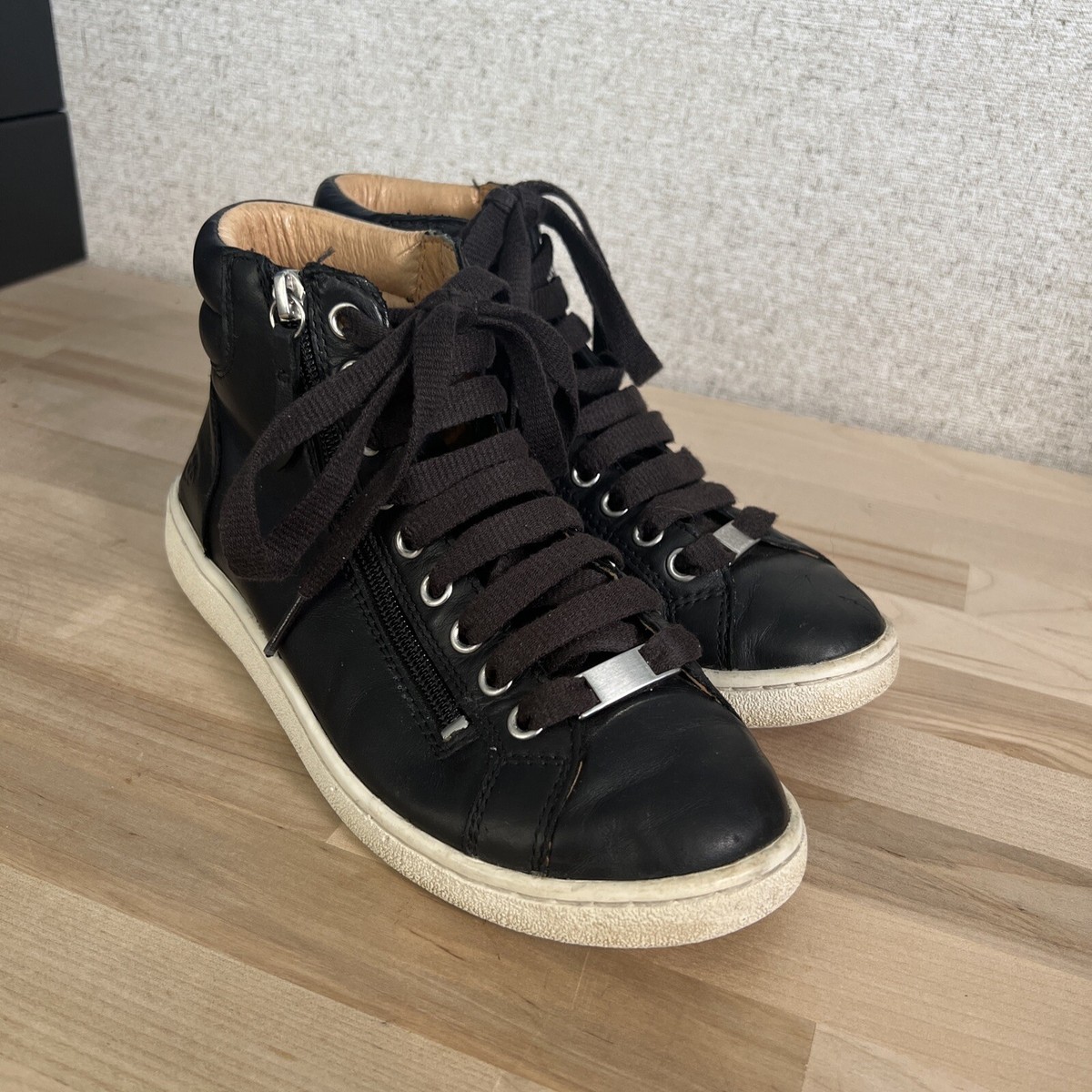 UGG Women's Black Leather Lace-Up Ankle Boots Booties with Side