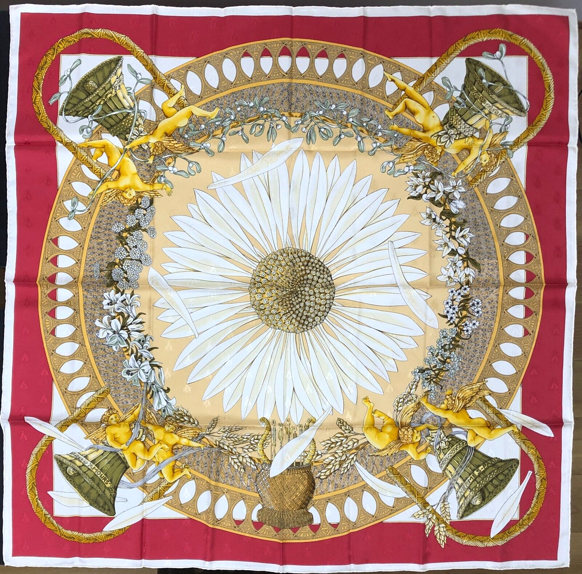 HERMES Silk Scarf JACQUARD Foulard AMOURS 90 35″ Angel Bee