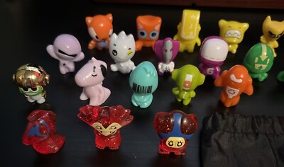 Gogos Crazy Bones Mixed Lot of 20 Figures Rare Barcode, Snoopy