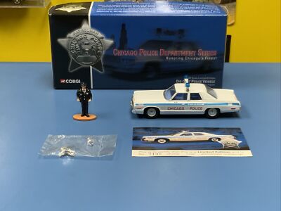 CORGI 1974 DODGE MONACO CHICAGO POLICE DEPARTMENT W/ POLICEMAN