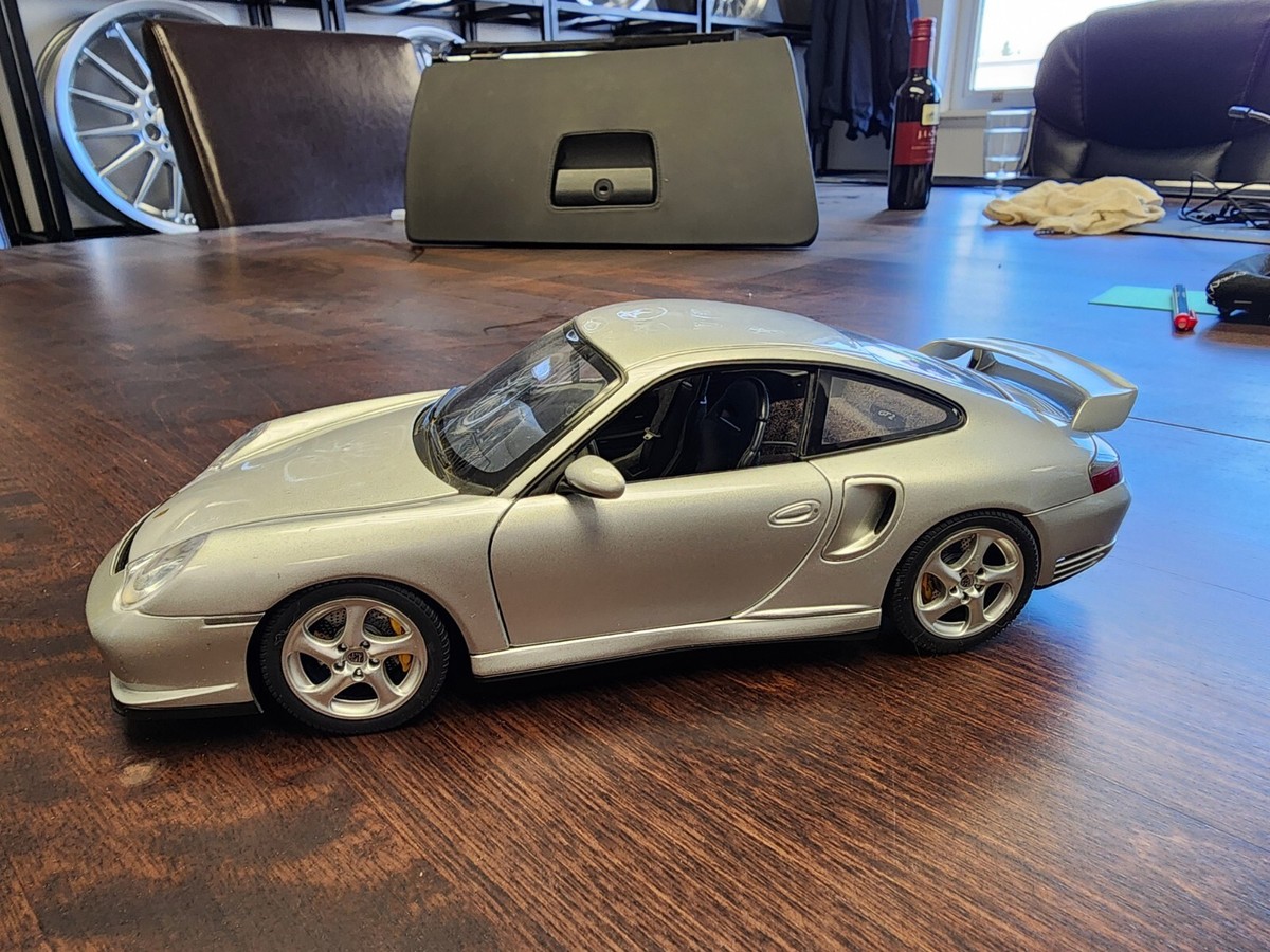 Porsche 911 GT2 Type 996 - Auto Art 1/18 Scale Diecast Original