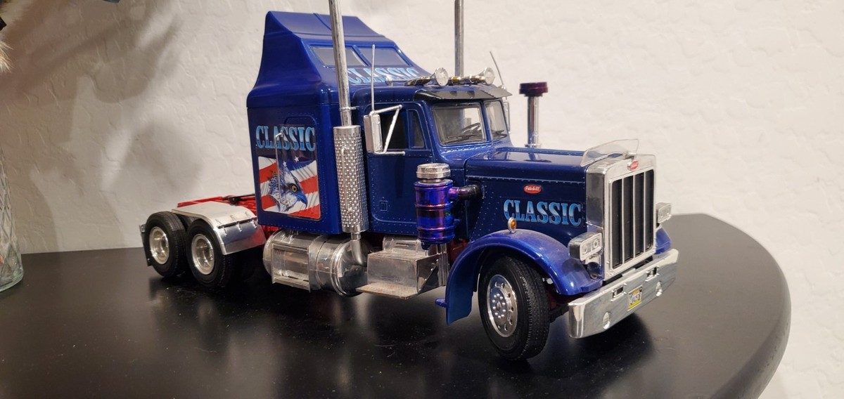 Revell Black 08891 Metal 1:24 Diecast Carry Transit Peterbilt 359