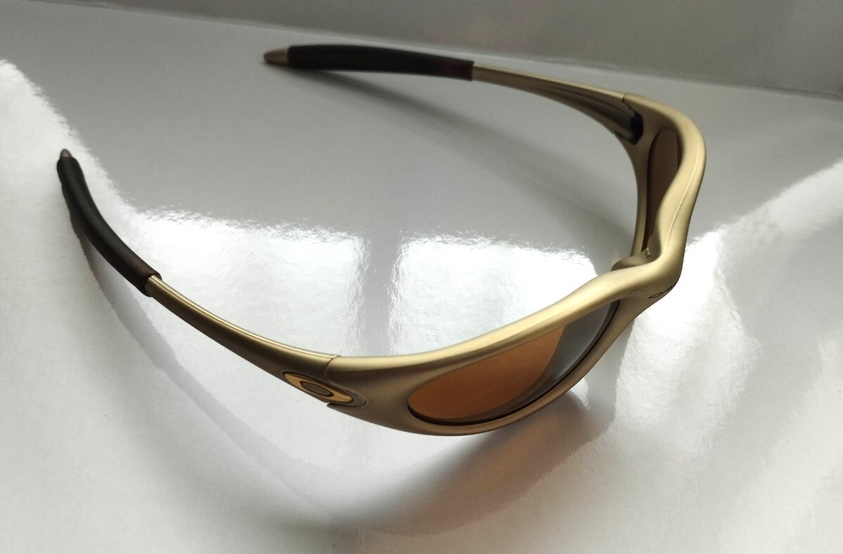Oakley Minute Vintage SUnglasses Gold Color Frame Brown Color Lens