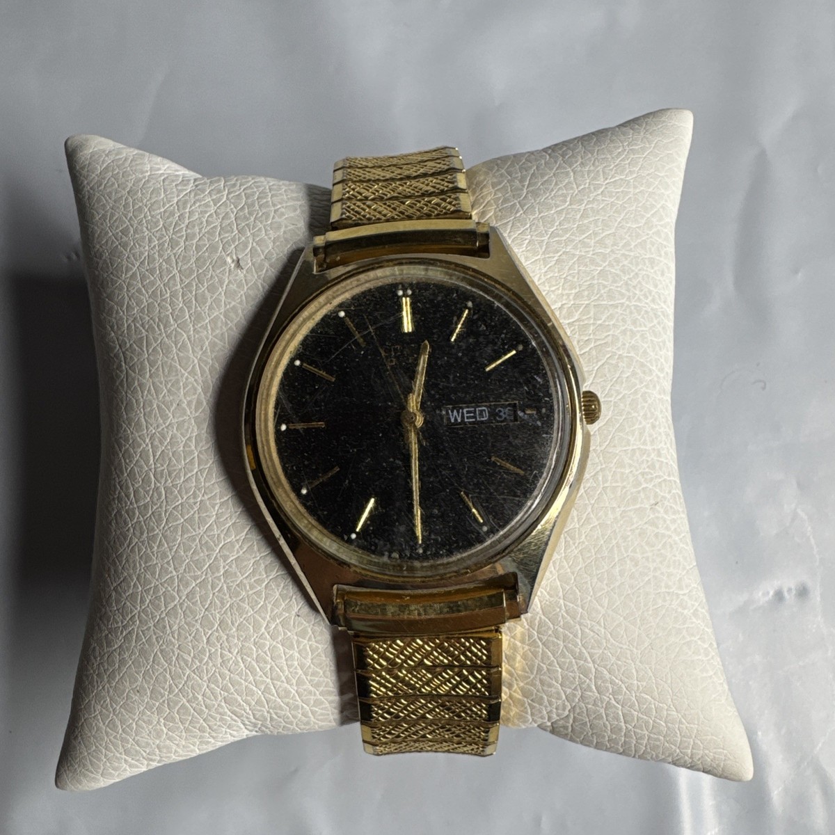 Old Stock Vintage Men's 35mm Gold Tone Citizen Quartz 6100-s16725