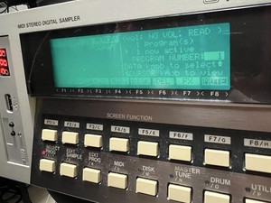 AKAI S1100 ※完動品※拡張メモリ搭載※内部メンテナンス済 AKAI S1100