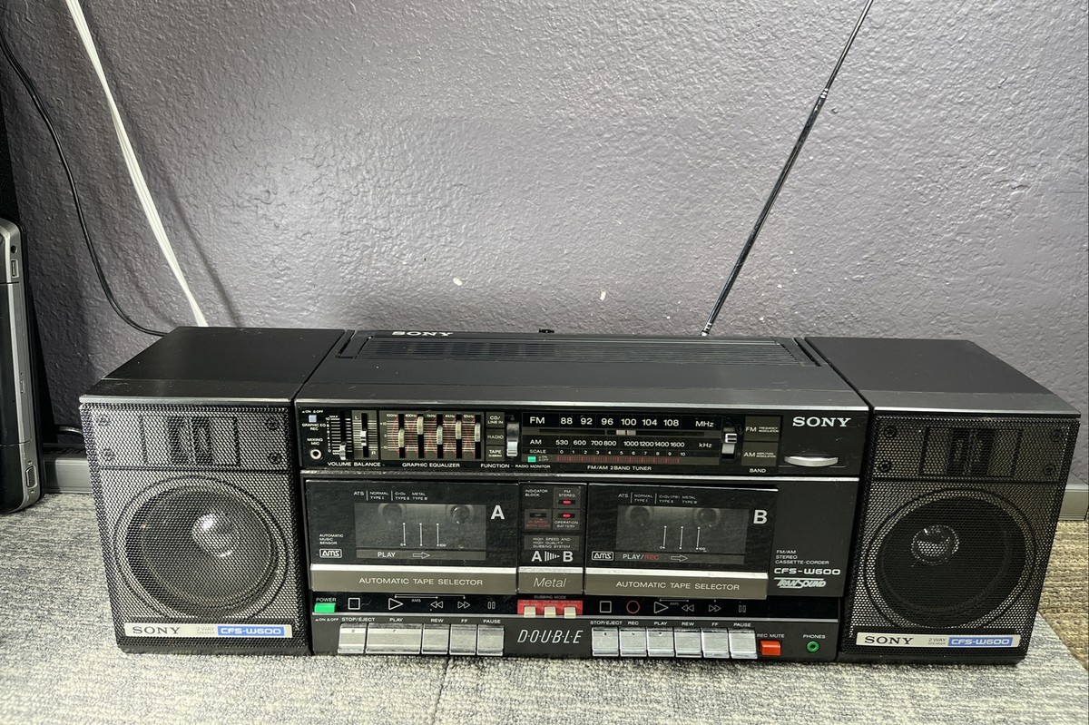 SONY CFS-W600 STEREO AM/FM CASSETTE RADIO BOOM BOX W/DETACHABLE