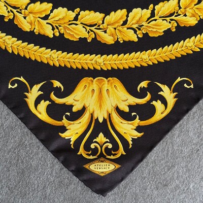 GIANNI VERSACE silk neck scarf Baroque print size 17