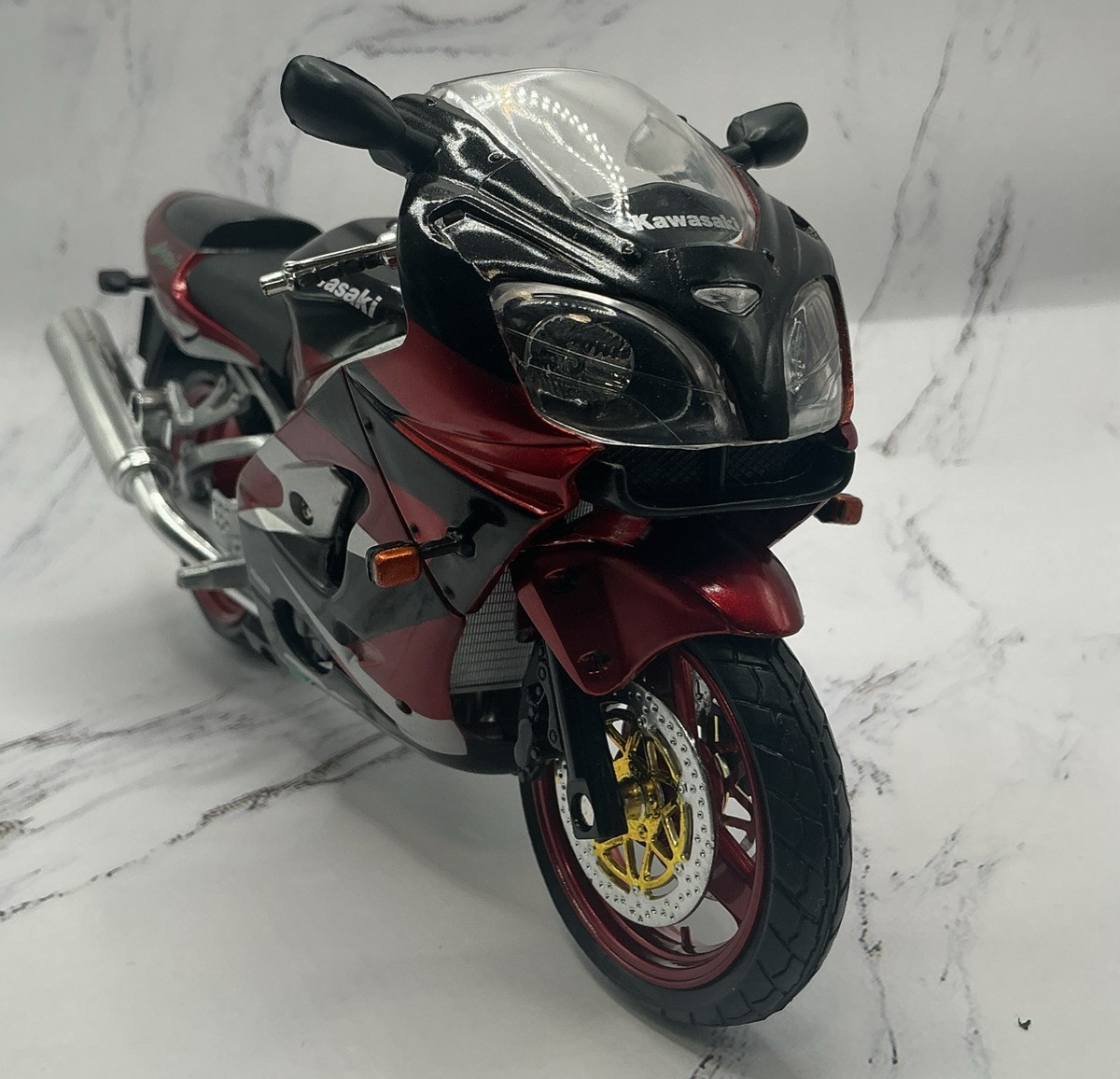 KAWASAKI ZX-9R 1:12 SCALE RED/BLACK BY NEW RAY DIE-CAST W PLASTIC
