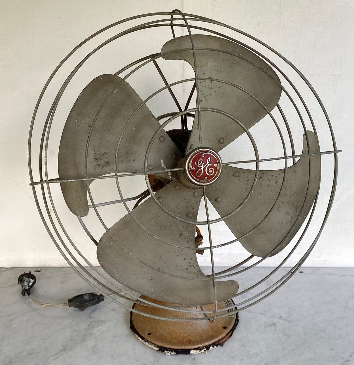 Antique GE General Electric Oscilating Desk Fan. 16” Blade 1951