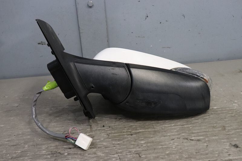 Toyota Aqua DAA-NHP10 Genuine Left Door Mirror White 040 7 Pin RHD