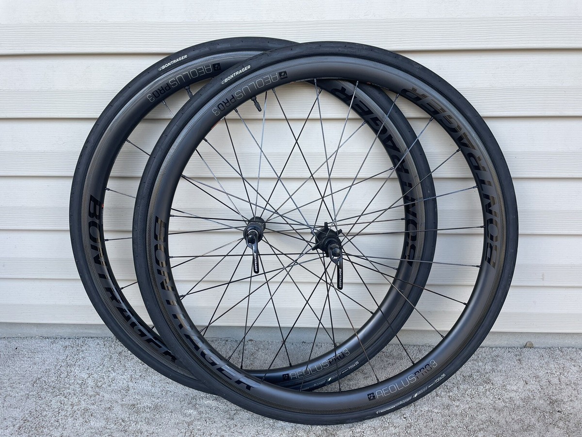 Bontrager Aeolus Pro 3 Carbon Tubeless Rim Brake Wheelset. 10