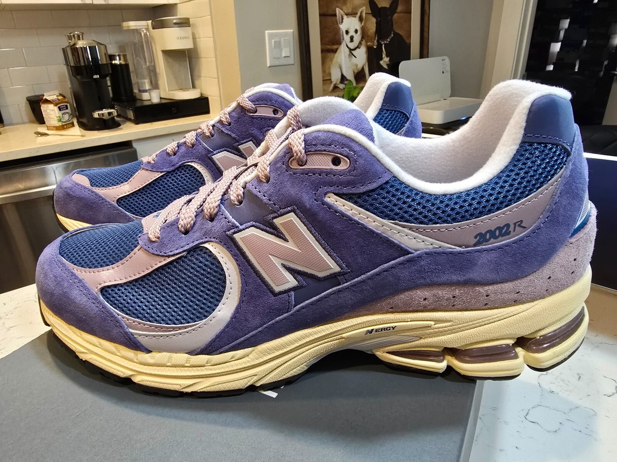 New Balance 2002R 