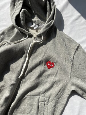 COMME DES GARCONS PLAY x Invader Pixel Heart Embroidered Gray Full