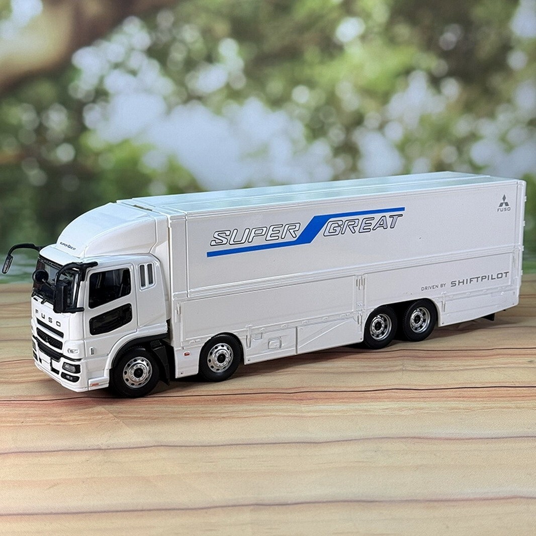 1/43 Scale Mitsubishi FUSO Super Great Tractor truck White Diecast