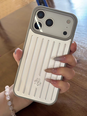 RIMOWA iPhone17pro用ケース シルバー Aluminum iPhone 17 Pro Case