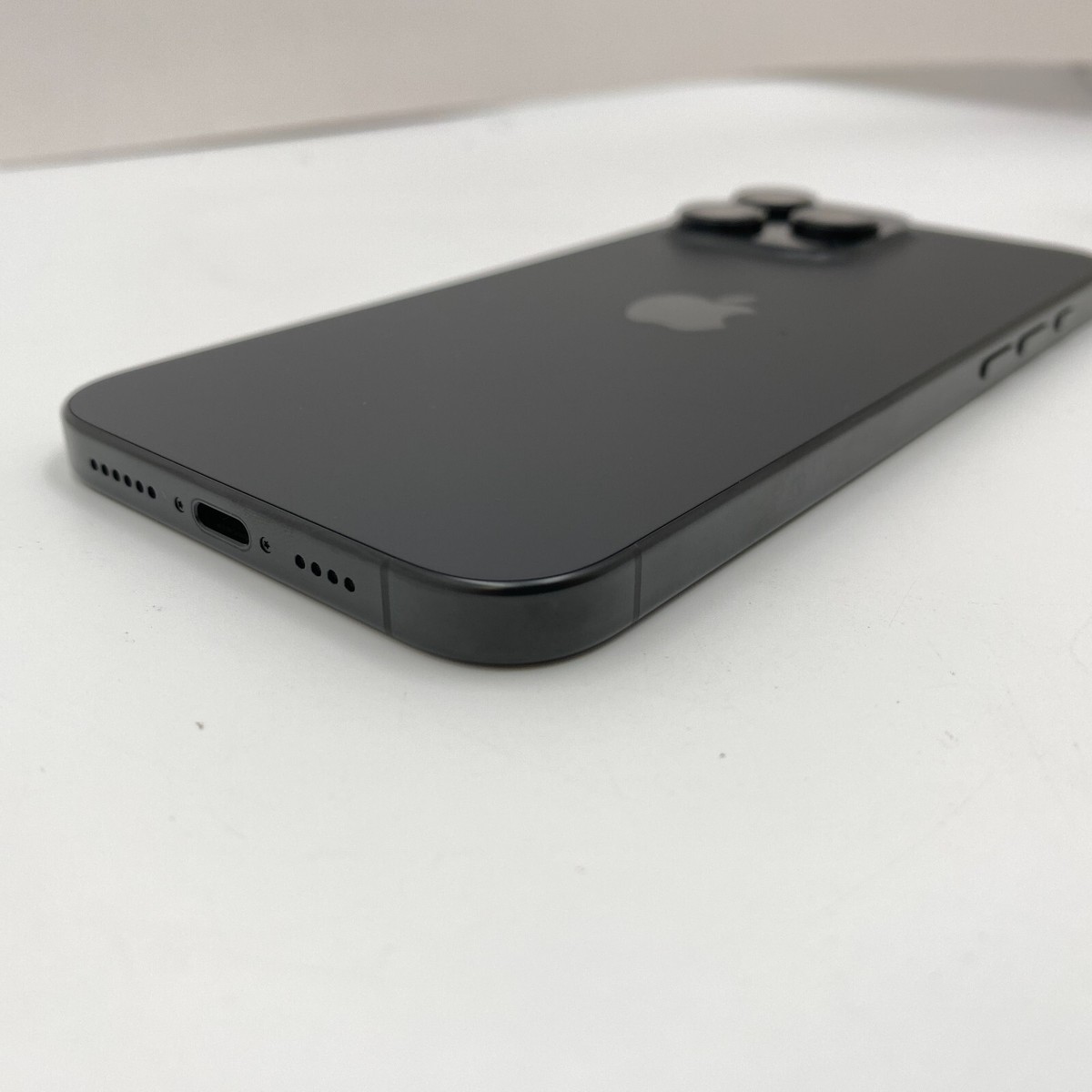 Apple iPhone 16 Pro Max - 512GB - Black Titanium (Unlocked) - Open