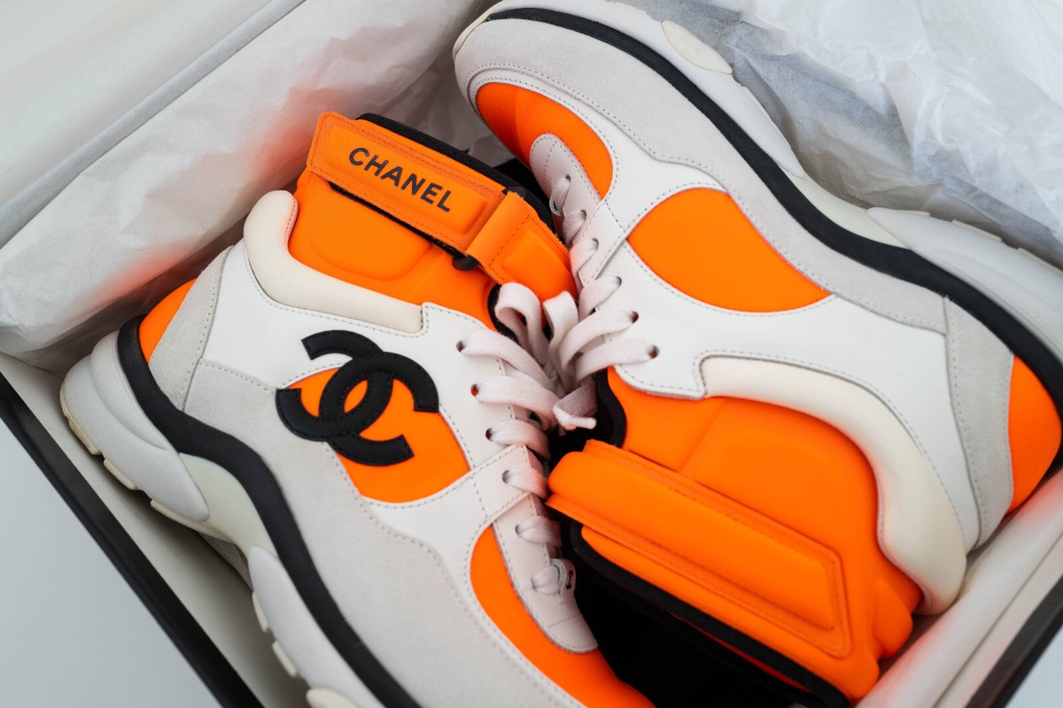 CHANEL オレンジロゴフリルタンクトップ 34 CHANEL オレンジロゴフリル