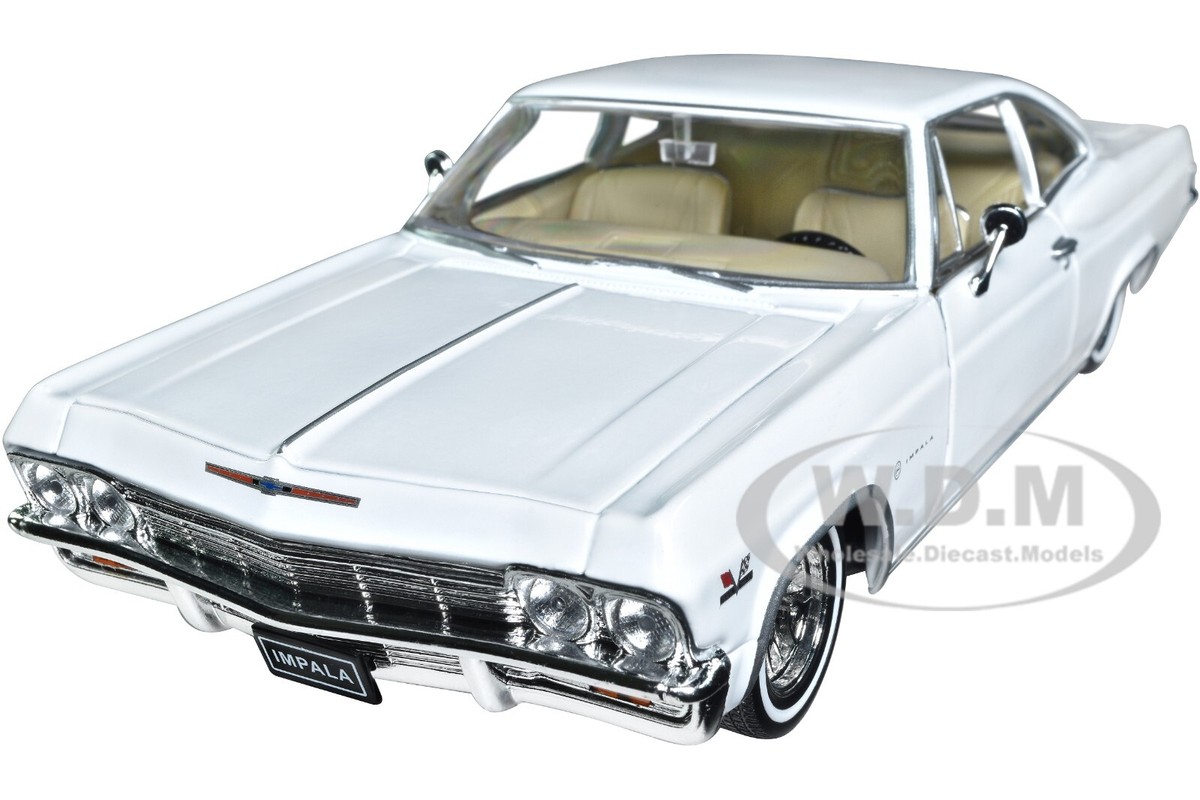 1965 CHEVROLET IMPALA SS 396 LOW RIDER WHITE 1/24 DIECAST MODEL