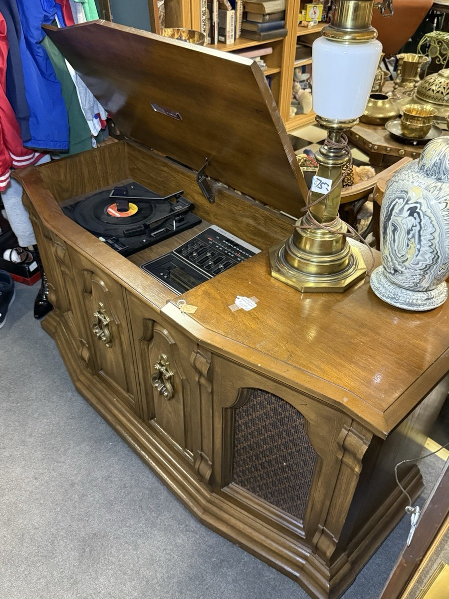 Vintage Zenith Allegro Wood Cabinet, 8 Track, Am/FM, Cassette