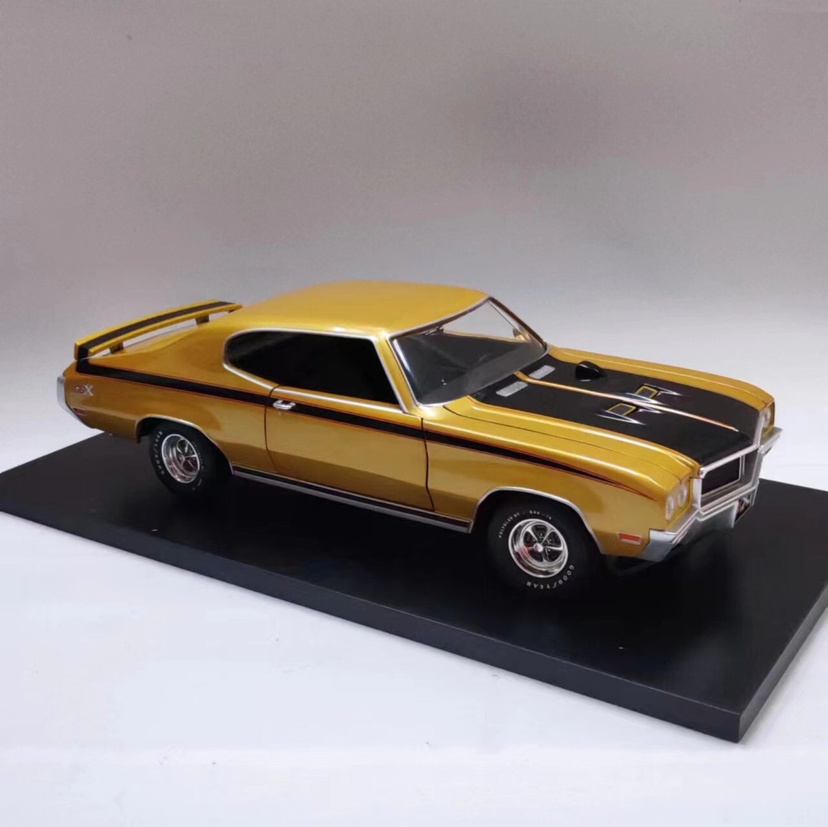 No396 NR様 2台まとめ売りミニカー1/18箱あり1970 BUICK No396 NR様 2