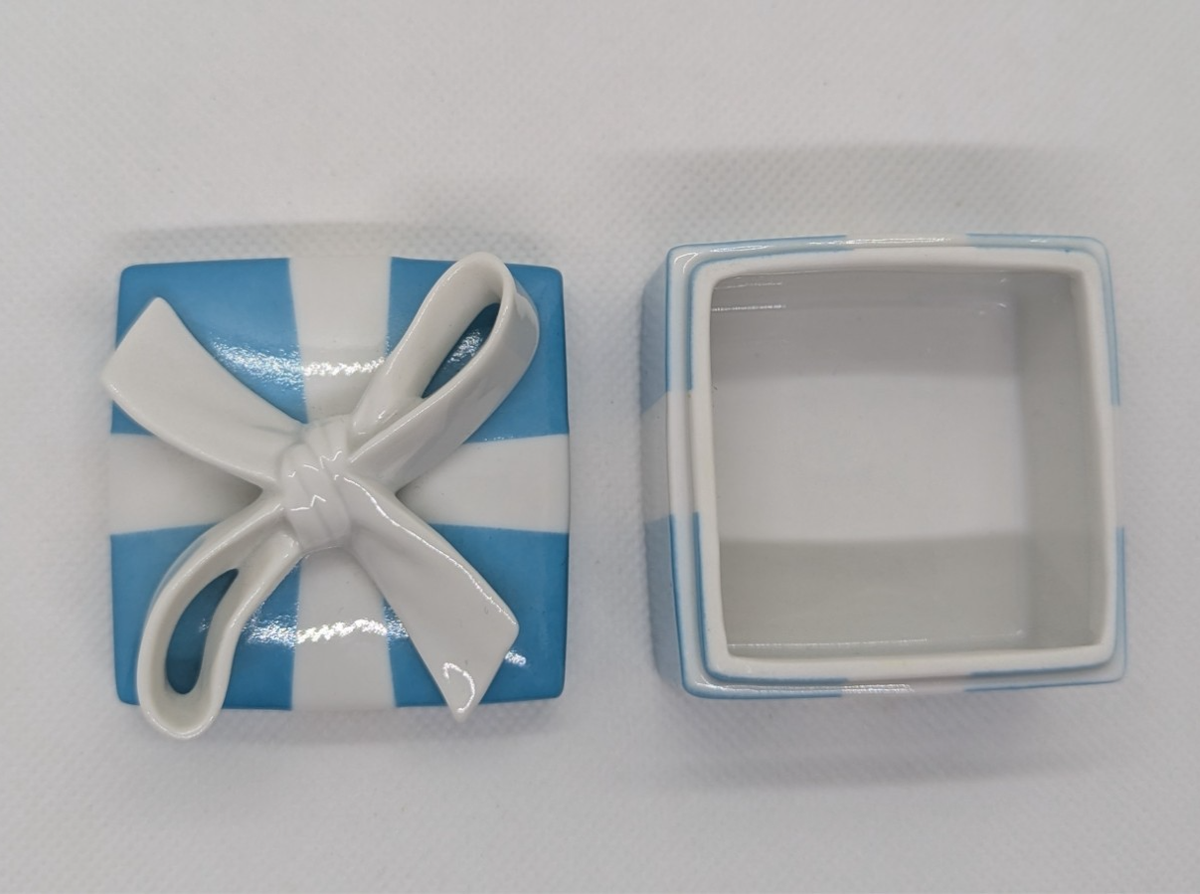 TIFFANY & Co. Couples Classic Blue Bow Jewelry Box Ceramic Gift