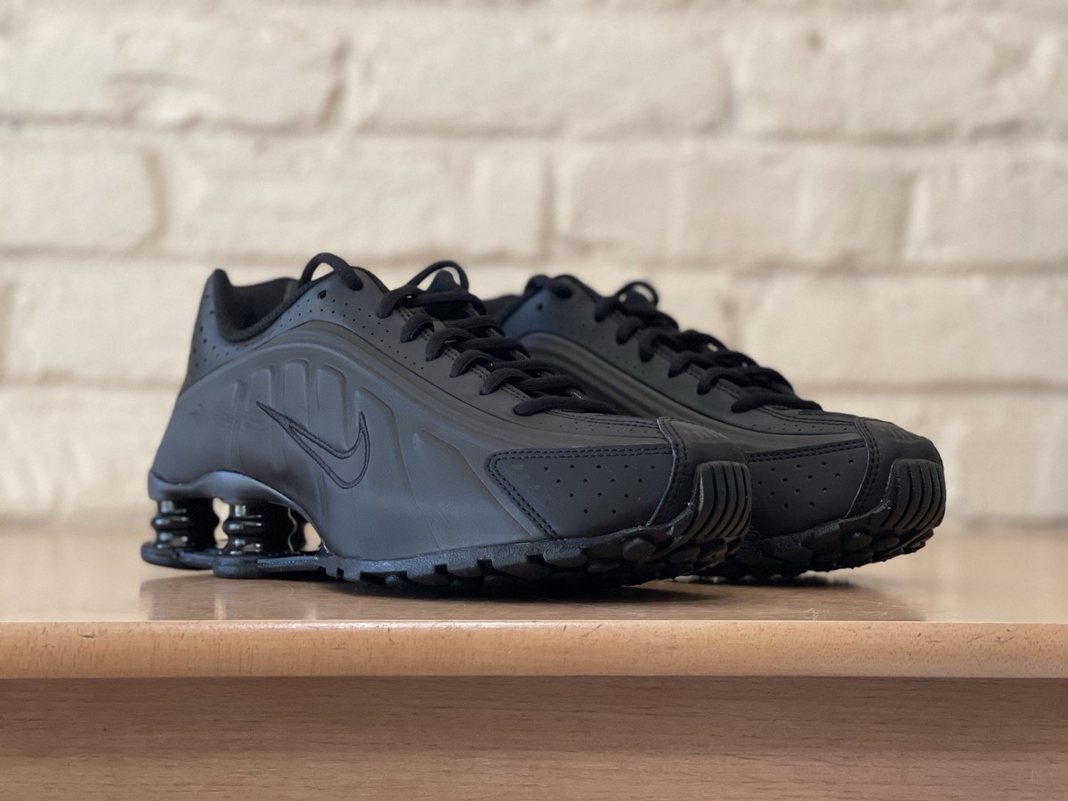 Nike Shox R4 GS Black CW2626-003 Youth Size 7Y Women 8.5 Running