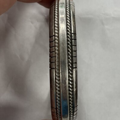 VINTAGE TAHE NAVAJO STERLING SILVER TWIST DESIGN CUFF BANGLE