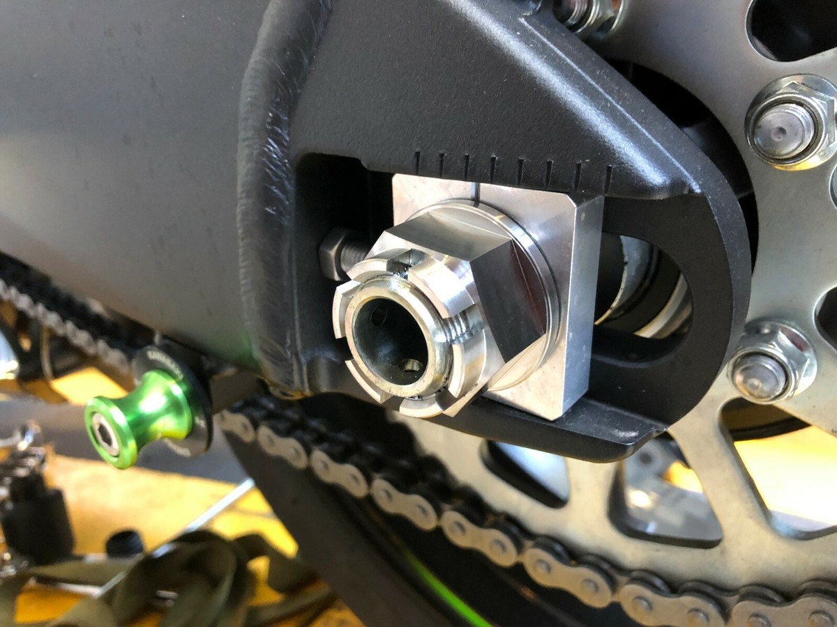 KAWASAKI ZX10-R NINJA 2004-2010 REAR AXLE CASTLE FLANGED NUT