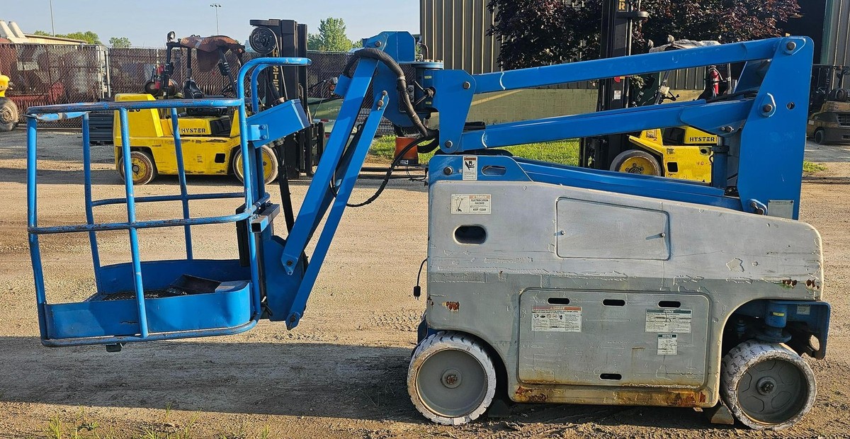 Genie Z-20/8N Narrow Electric Boom Lift - 3' 11