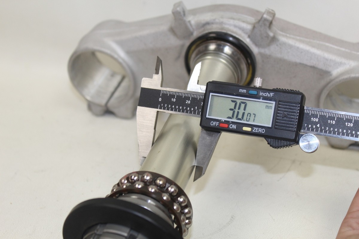 Kawasaki ZX6R ZX 6R Ninja 09-12 Lower Triple Tree Yoke Clamp 44037