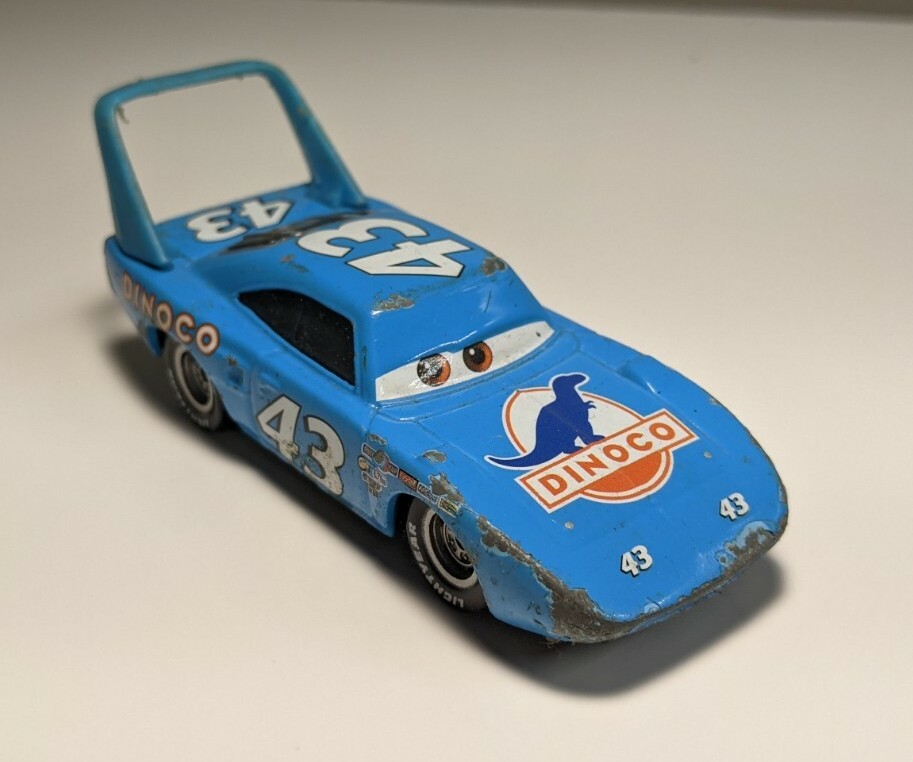 DISNEY PIXAR CARS #43 1970 PLYMOUTH SUPERBIRD DIECAST Dinoco
