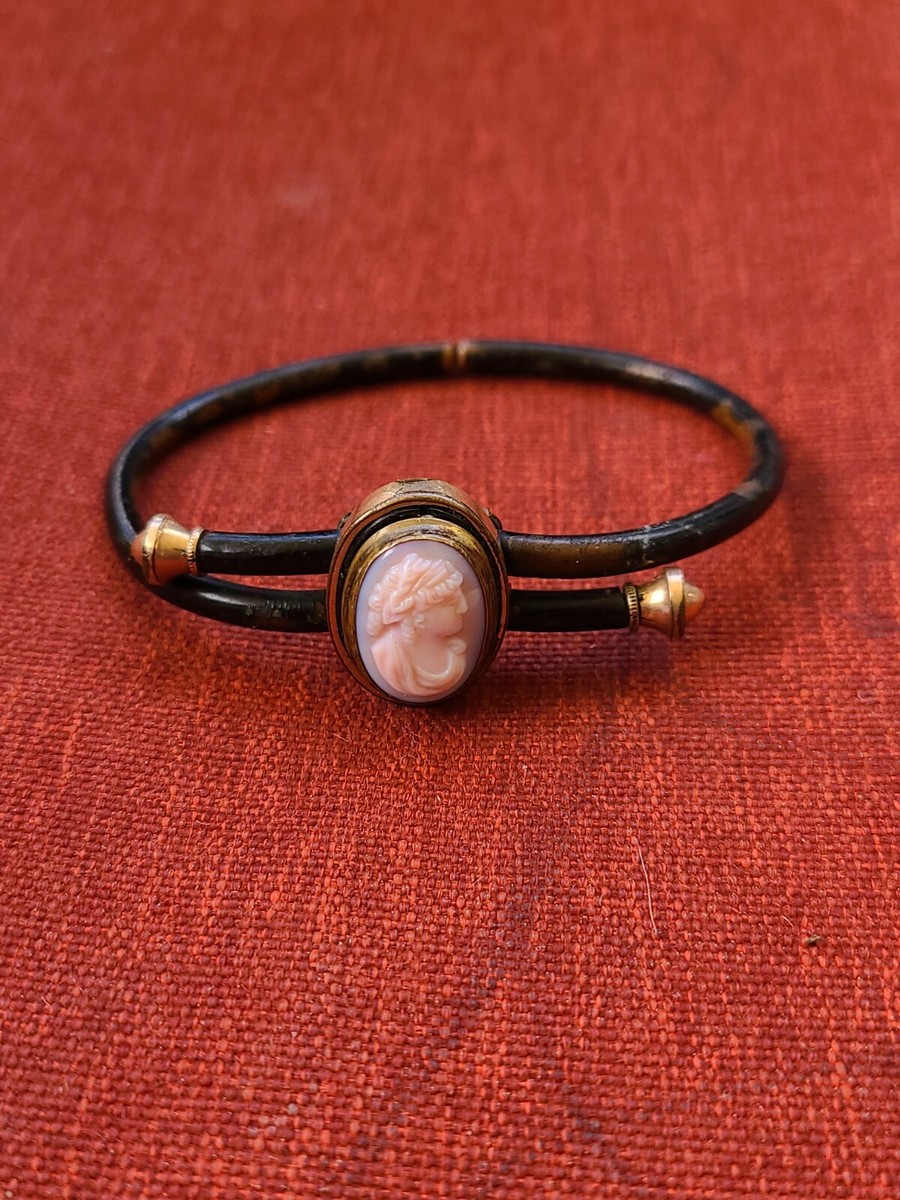 VINTAGE VICTORIAN BLACK HINGED CAMEO BANGLE BRACELET Pat. Dec 18