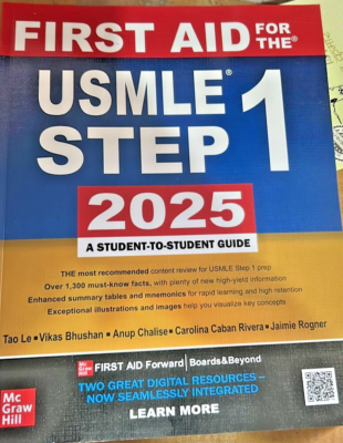 First Aid for the USMLE Step 1 2025, Paperback by Le, Tao; Vikas