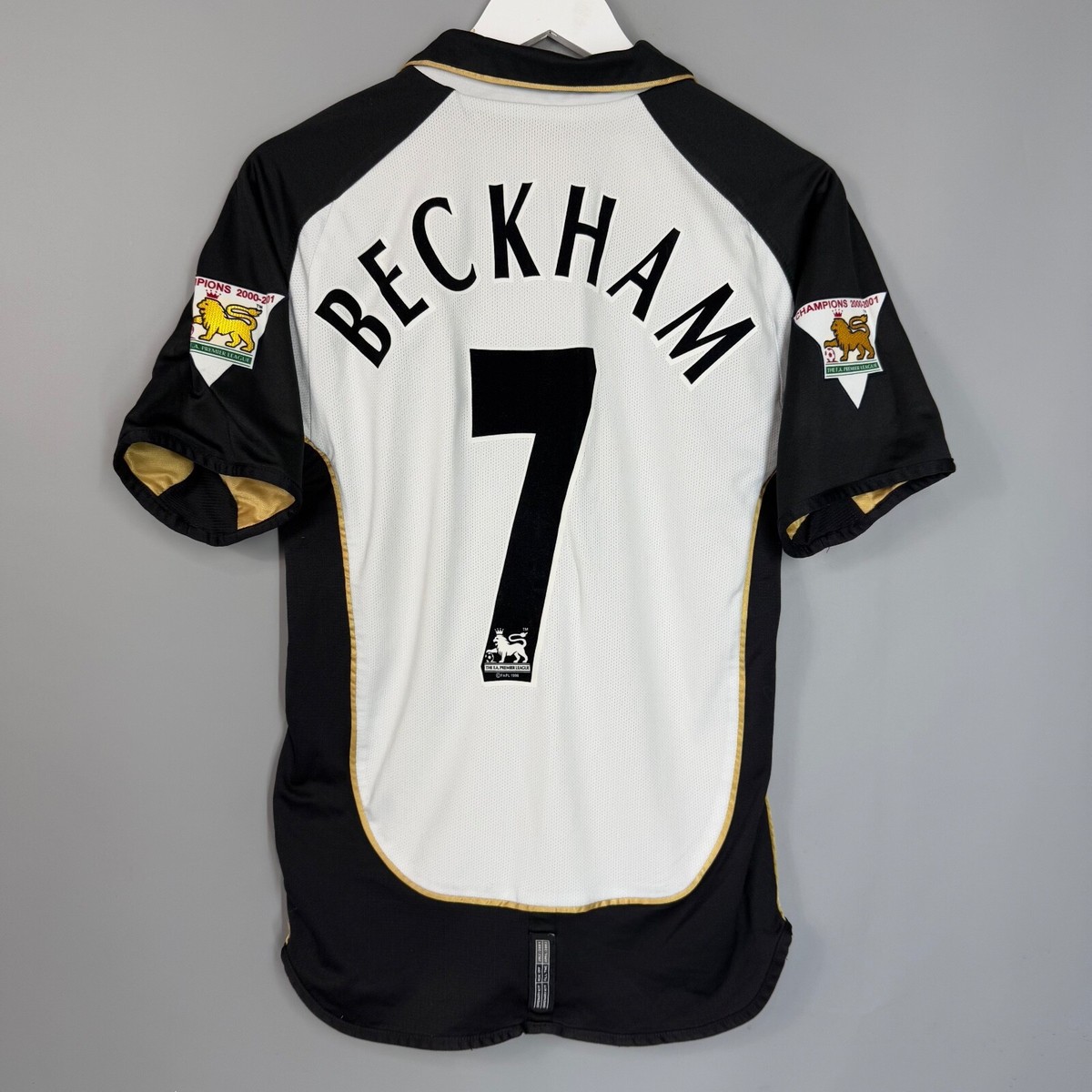 MANCHESTER UNITED 2001 2002 FOOTBALL SHIRT JERSEY UMBRO REVERSIBLE