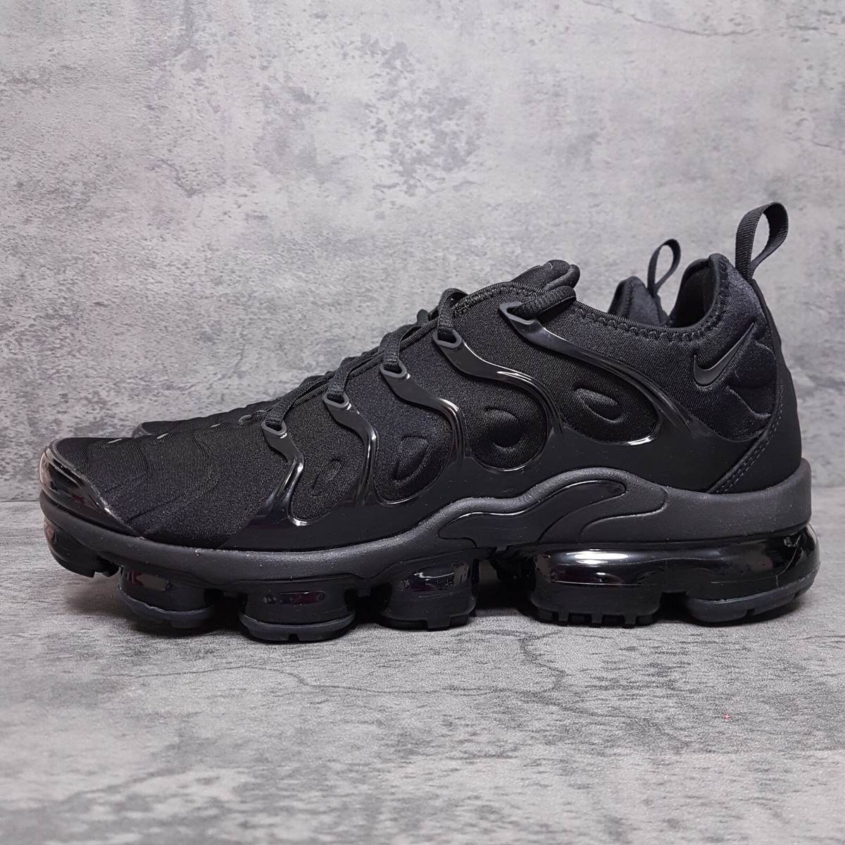 NIKE Air VaporMax Plus Low Basketball Shoes Mens Size 12.5 Triple