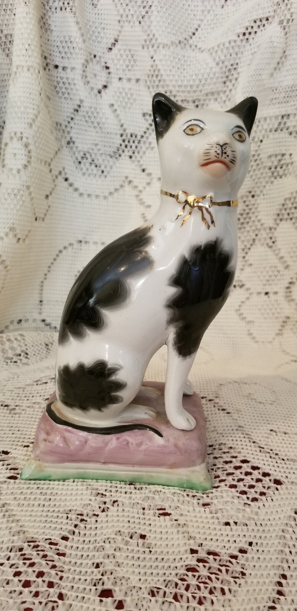 ANTIQUE STAFFORDSHIRE POTTERY SEATED CAT ON PILLOW FIGURE FIGURINE
