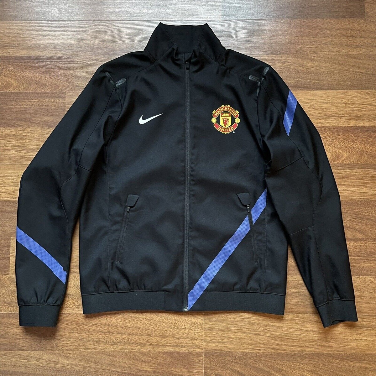 MANCHESTER UNITED NIKE 2011/2012 FOOTBALL TRAINING JACKET SIZE “M
