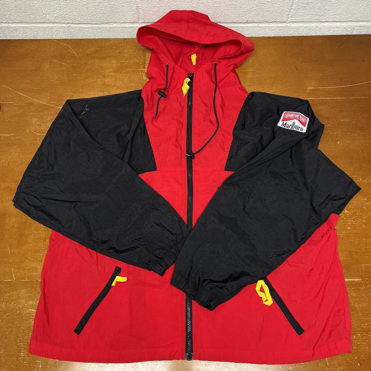 Vintage Marlboro Jacket Mens Large Red Black Windbreaker Adventure
