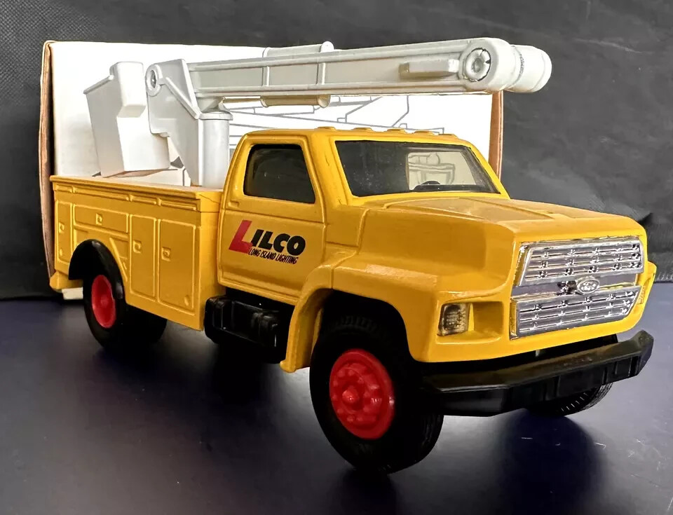ERTL Ford F700 Utility Bucket Truck - LILCO LIGHTING POWER Long